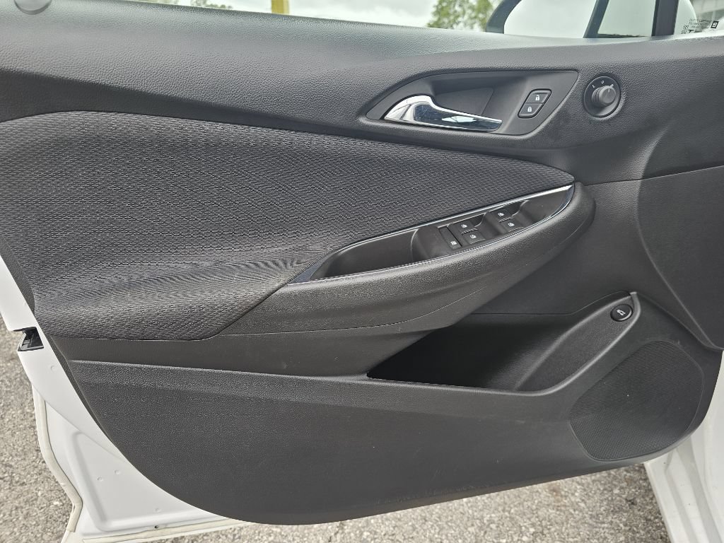 Used 2017 Chevrolet Cruze LS FWD image 21