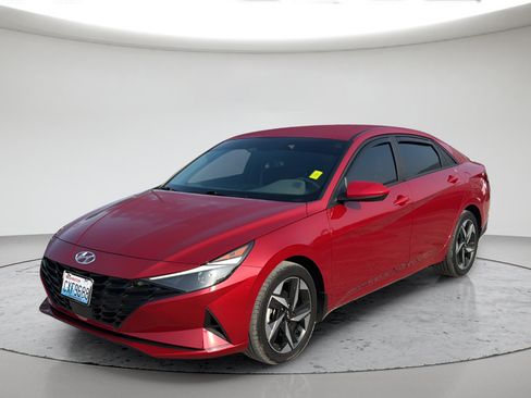 Used 2023 Hyundai Elantra SEL w/ Convenience Package FWD image 12
