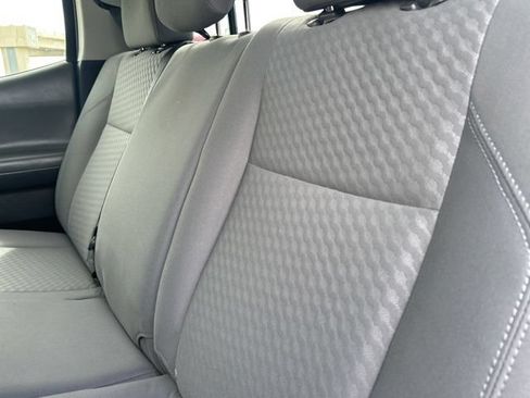 Used 2022 Toyota Tacoma SR5 RWD image 40