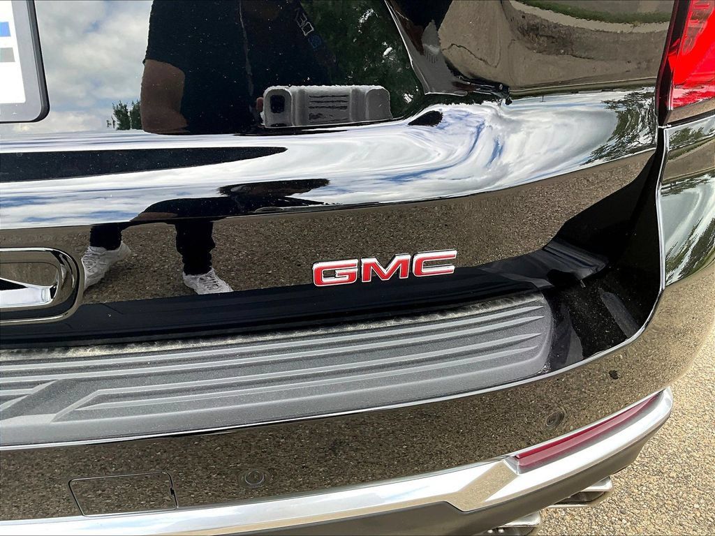 New 2026 GMC Yukon XL Denali w/ Sun & Power Step Package AWD/4WD image 9