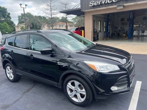 Used 2016 Ford Escape SE w/ SE Leather Comfort Package FWD image 3