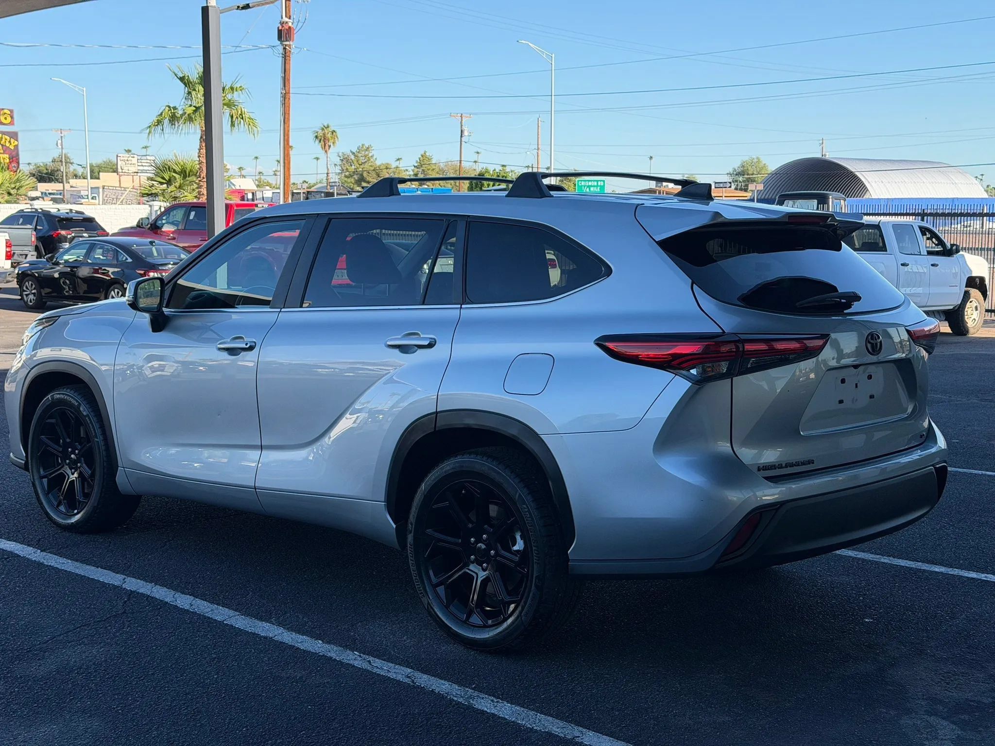 Used 2023 Toyota Highlander LE FWD image 7