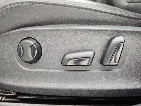 Used 2019 Volkswagen Passat 2.0T Wolfsburg w/ Wheels & Sunroof Package image 33