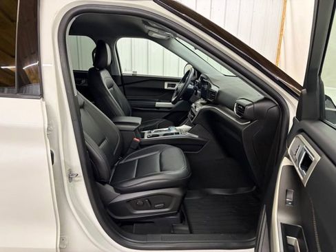 Used 2023 Ford Explorer XLT w/ Equipment Group 202A image 32
