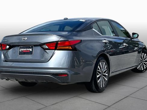 Used 2025 Nissan Altima 2.5 SV FWD image 13