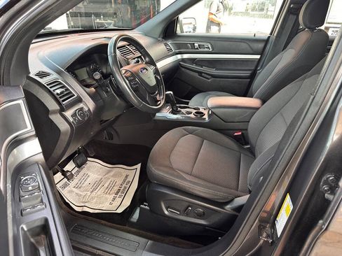 Used 2017 Ford Explorer XLT FWD image 10