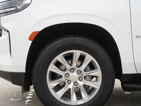 Used 2024 Chevrolet Suburban Premier AWD/4WD image 5