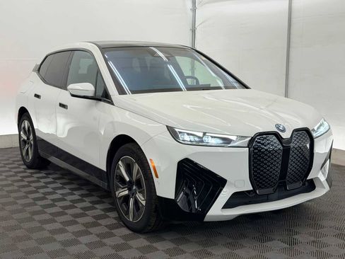 Used 2023 BMW iX xDrive50 w/ Sport Package image 8