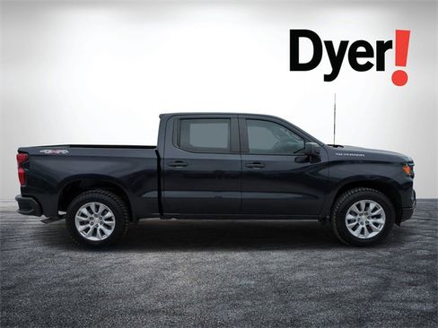 Used 2022 Chevrolet Silverado 1500 Custom image 2