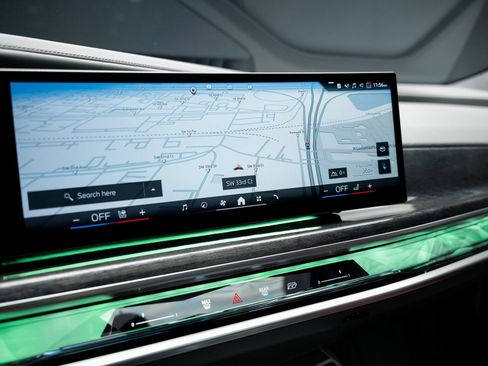 Used 2023 BMW i7 xDrive60 image 46