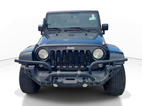 Used 2014 Jeep Wrangler Unlimited Sahara w/ Dual Top Group AWD/4WD image 2