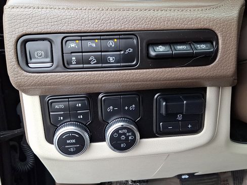 Certified 2022 GMC Yukon Denali w/ Denali Premium Package image 29