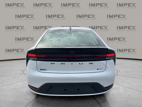Used 2025 Toyota Prius LE image 4