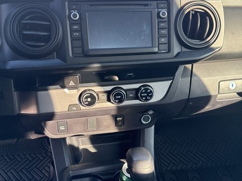 Certified 2017 Toyota Tacoma SR w/ SR Convenience Package image 9