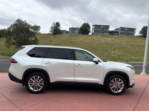 Used 2026 Toyota Grand Highlander AWD image 10