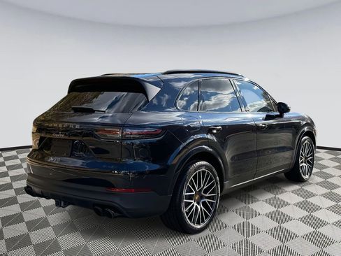 Used 2021 Porsche Cayenne image 2