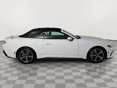 Used 2025 Ford Mustang Convertible RWD image 9