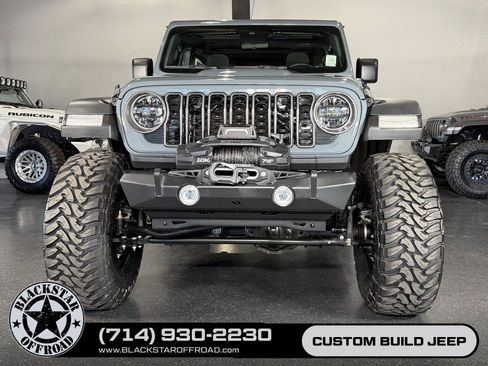 Used 2025 Jeep Wrangler Unlimited Rubicon 4xe w/ Convenience Group AWD/4WD image 3