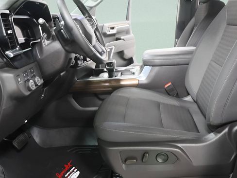 Used 2024 Chevrolet Silverado 1500 LT Trail Boss w/ Convenience Package II AWD/4WD image 20