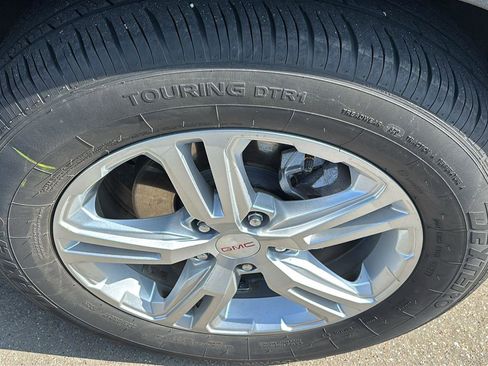 Used 2019 GMC Terrain SLE w/ LPO, Floor Liner Package FWD image 9