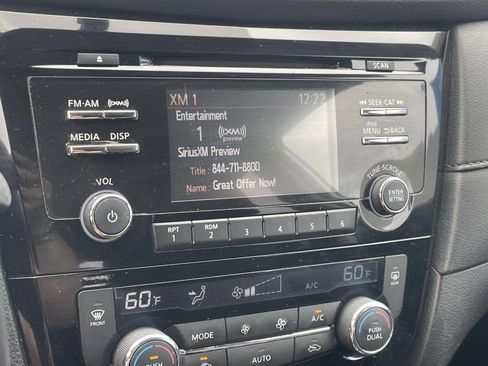 Used 2017 Nissan Rogue SV FWD image 14