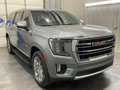 Used 2021 GMC Yukon XL SLT w/ SLT Premium Package RWD image 2