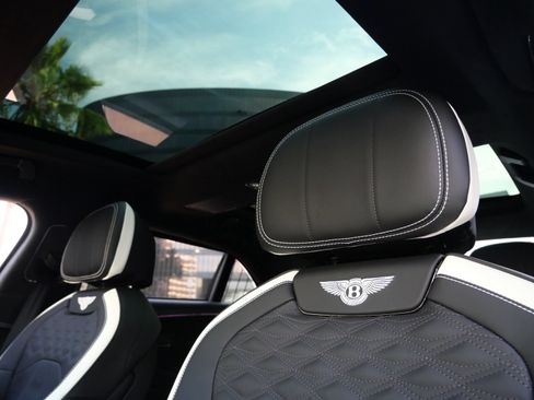 Used 2025 Bentley Flying Spur Plug-In Hybrid AWD/4WD image 19