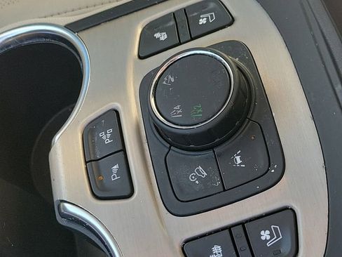 Used 2018 GMC Terrain Denali image 38