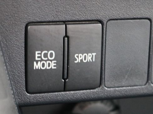 Used 2016 Toyota RAV4 XLE image 15