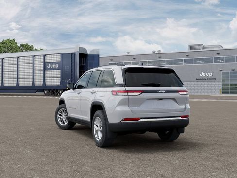 New 2025 Jeep Grand Cherokee Laredo X image 3