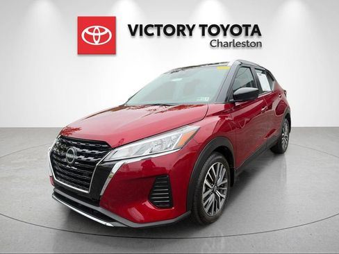 Used 2024 Nissan Kicks SV FWD image 1