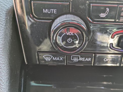 Used 2023 Jeep Grand Cherokee Altitude image 27