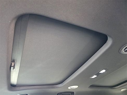 Used 2023 Chevrolet Traverse Premier w/ Redline Edition image 19