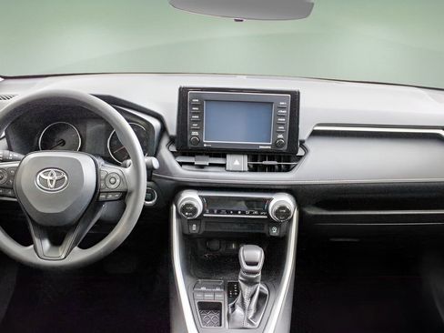 Used 2020 Toyota RAV4 XLE w/ Convenience Package image 12