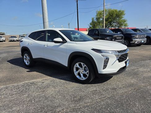 New 2026 Chevrolet Trax LS w/ LS Convenience Package FWD image 7