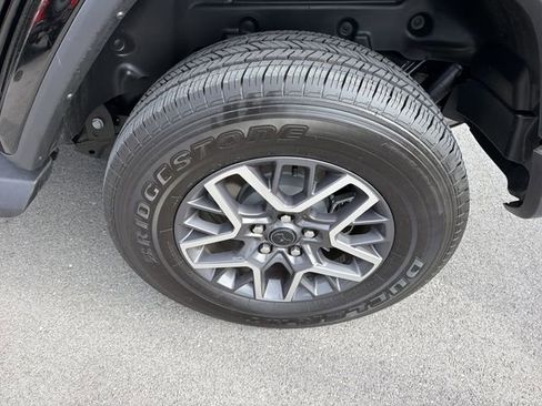 Used 2026 Jeep Wrangler Unlimited Sahara AWD/4WD image 12