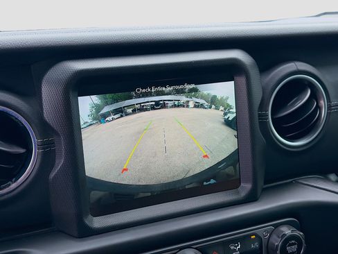 Used 2022 Jeep Wrangler Unlimited Sahara w/ Cold Weather Group image 14