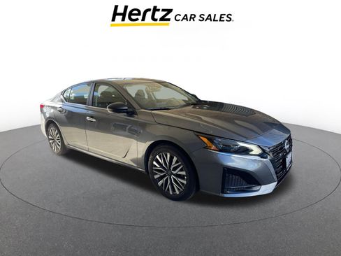 Used 2025 Nissan Altima 2.5 SV image 1