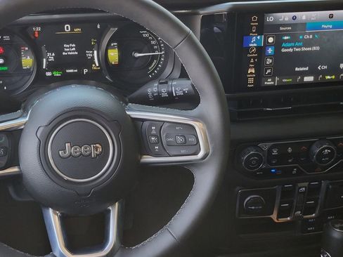Used 2025 Jeep Wrangler Unlimited Sahara AWD/4WD image 13