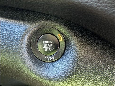 Used 2017 Jeep Cherokee Limited image 11