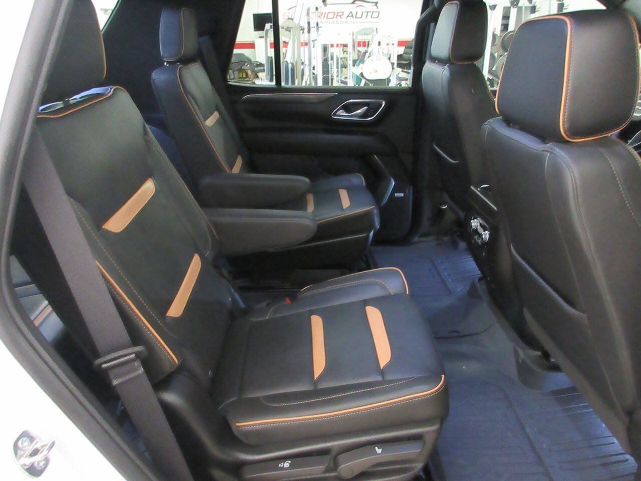 Used 2024 GMC Yukon AT4 w/ Technology Package AWD/4WD image 19