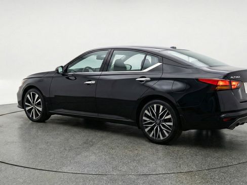 Used 2025 Nissan Altima 2.5 SV image 6