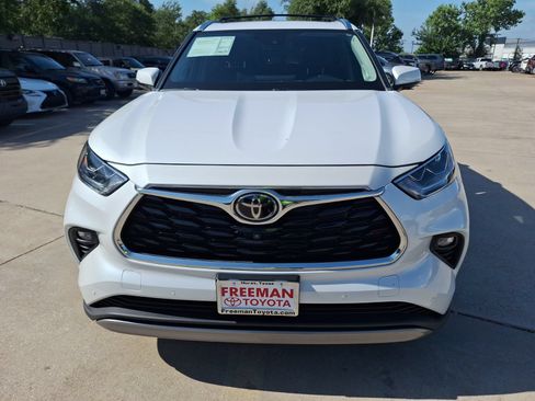 Used 2023 Toyota Highlander Platinum FWD image 9