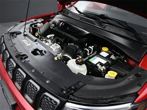 Used 2023 Jeep Compass Limited image 10