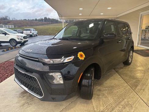 Used 2022 Kia Soul LX image 5