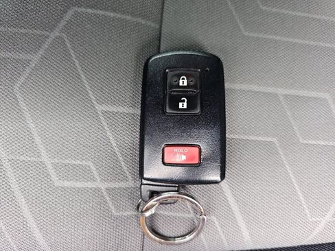 Used 2020 Toyota Tacoma TRD Sport w/ Technology Package RWD image 17