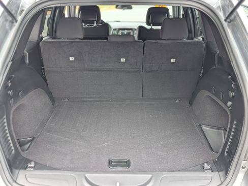 Used 2019 Jeep Grand Cherokee Laredo image 33