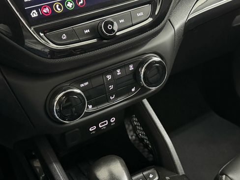 Used 2021 Chevrolet TrailBlazer LT w/ Premium Seating Package image 22