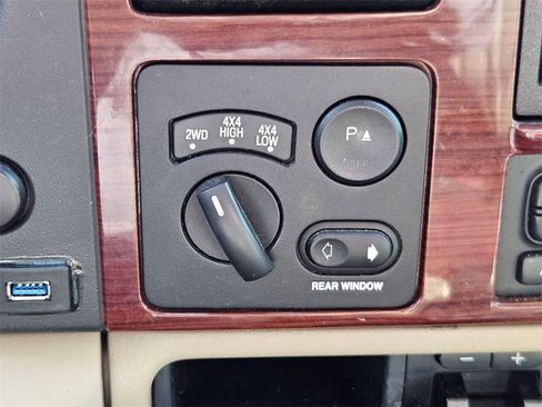 Used 2006 Ford F250 Lariat image 23