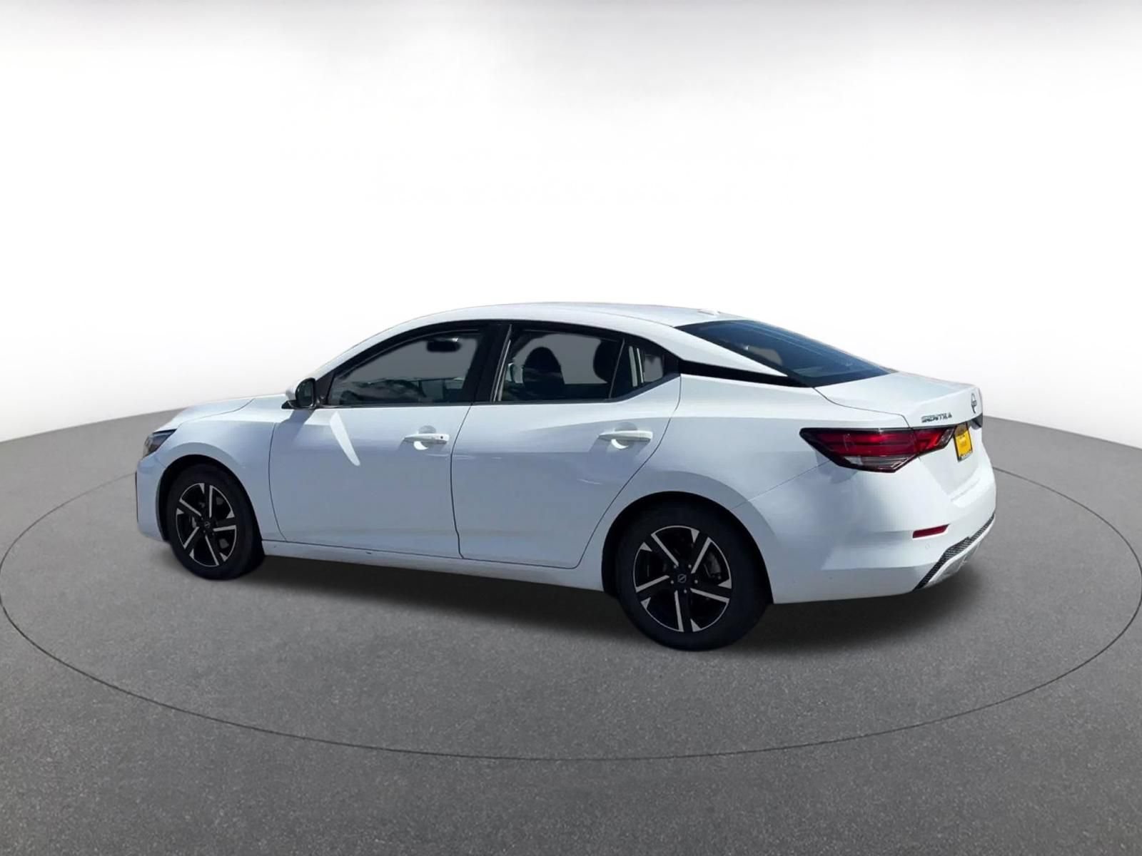 Used 2025 Nissan Sentra SV FWD image 9
